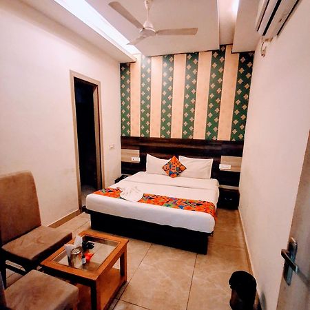 Hotel Welcome Residency Zirakpur Екстер'єр фото